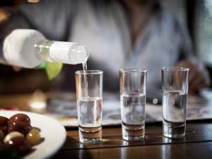 Алкоголь способствует снижению давления на некоторое время