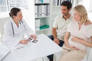 Беременная женщина на приеме у кардиолога