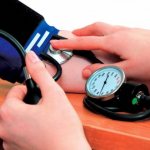 Боли в сердце и тяжело дышать: возможные причины и оказание первой помощи