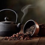 чай черный в чайнике