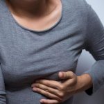 Что болит под грудью - диагностика и лечение