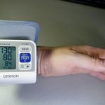 Как расшифровать показания тонометра? Что значат цифры и значки?