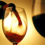 Красное вино повышает или понижает давление