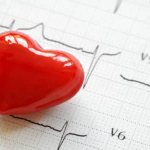 Люди, которые регулярно чувствуют свое сердцебиение, имеют дело с различными сердечно-сосудистыми недугами