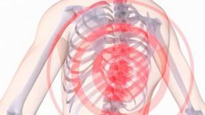 При остеохондрозе шейного и грудного отдела могут появляться боли, похожие на сердечные