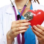 сердце в руках врача