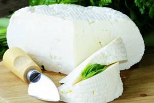 Сорта сыра бывают разные, поэтому и полезные свойства могут отличаться